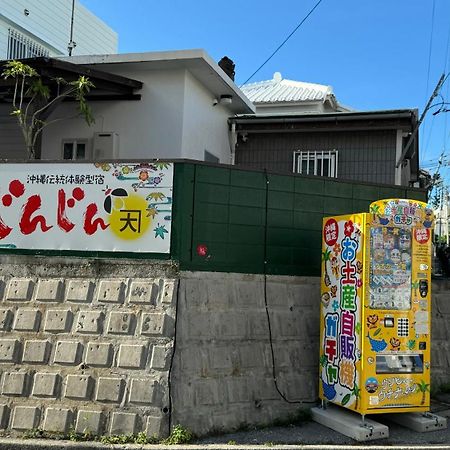 Okinawa Naha Jinjin -沖縄伝統体験型宿じんじん- Kültér fotó
